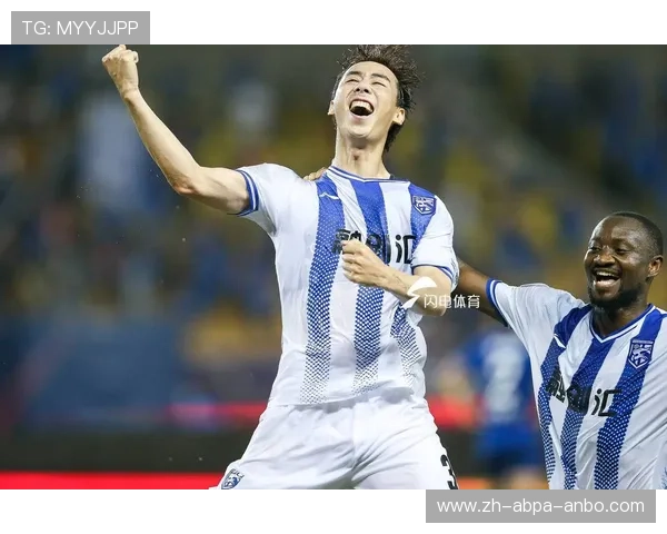 主帅米兰-里斯蒂奇携队员罗森文亮相青岛海牛2026中超第5轮赛前新闻发布会